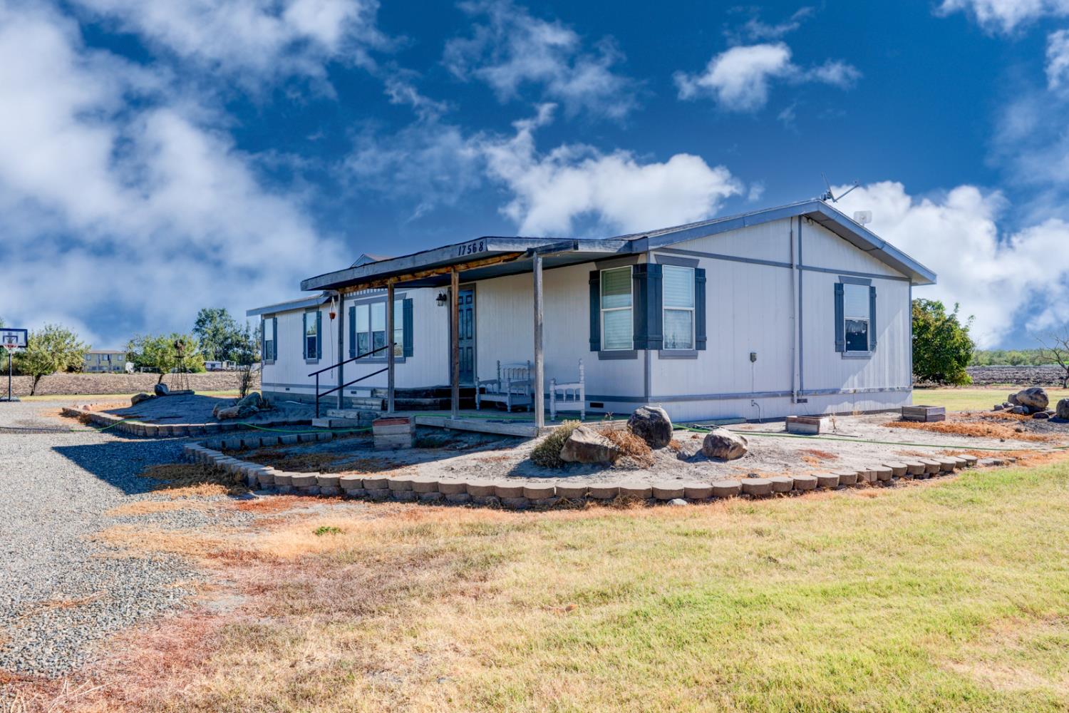 17568 Clement Ave, Dos Palos, CA 93620