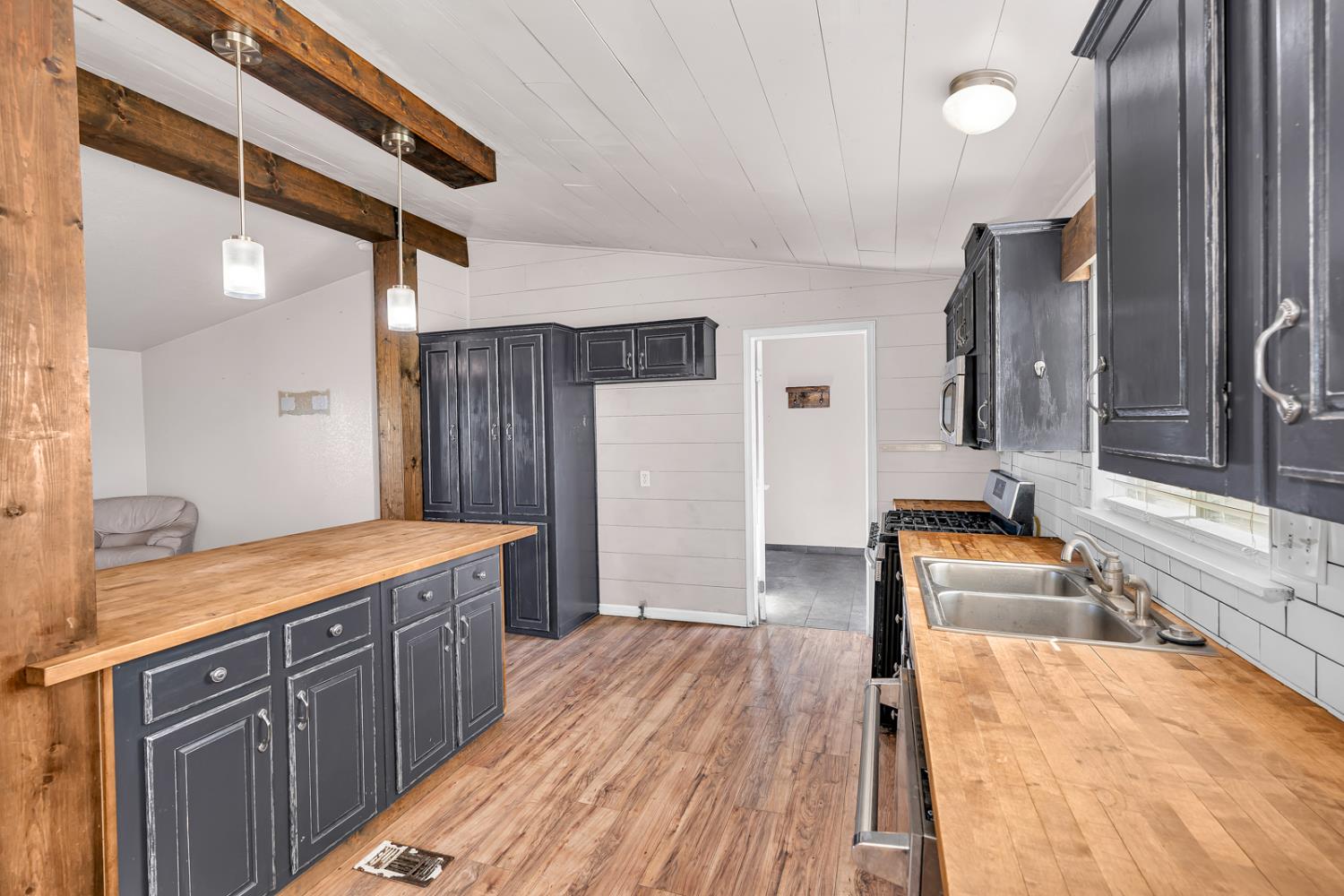 17568 Clement Ave, Dos Palos, CA 93620