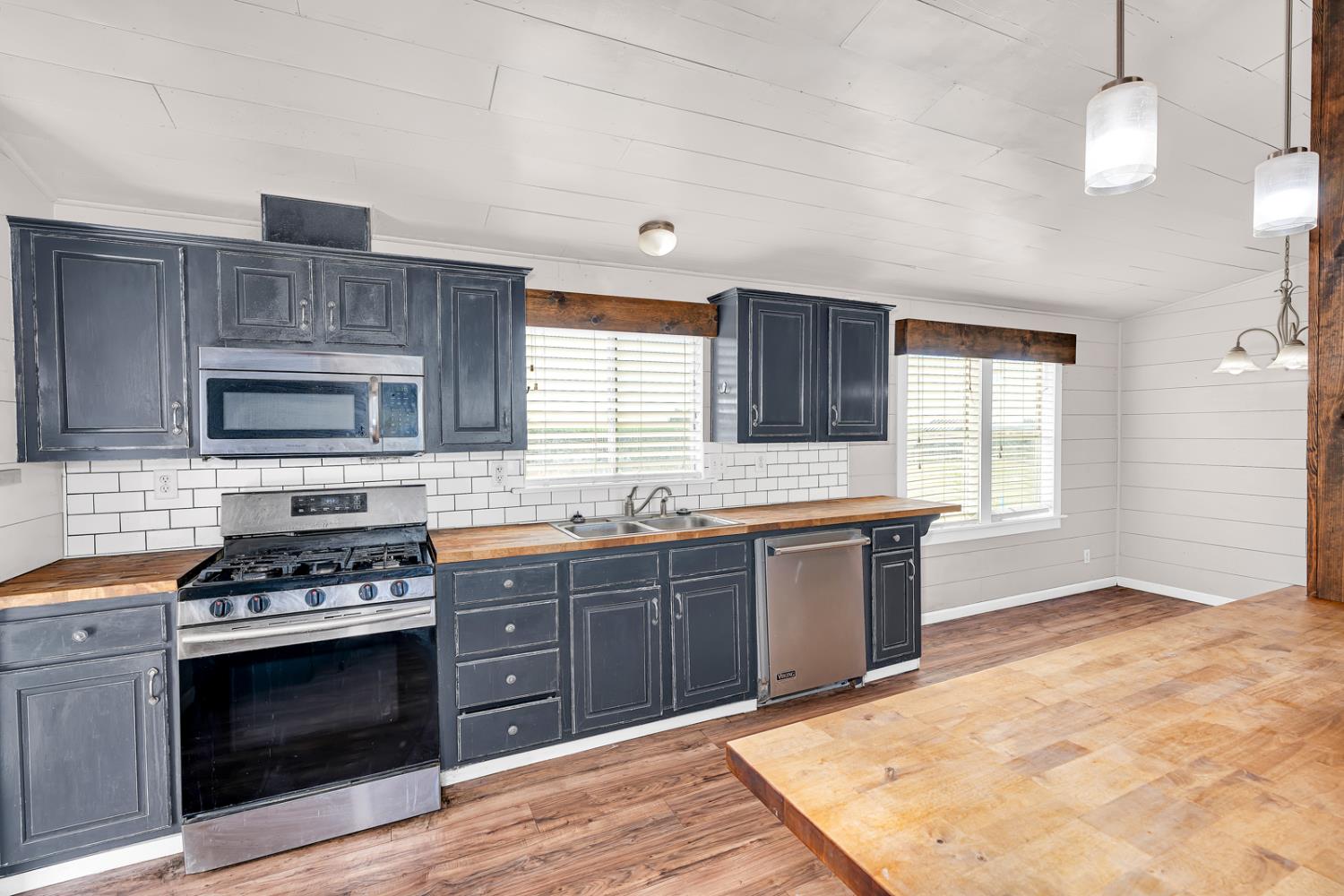 17568 Clement Ave, Dos Palos, CA 93620