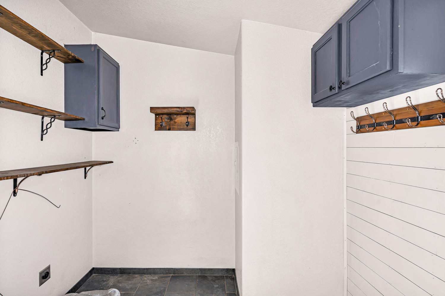 17568 Clement Ave, Dos Palos, CA 93620