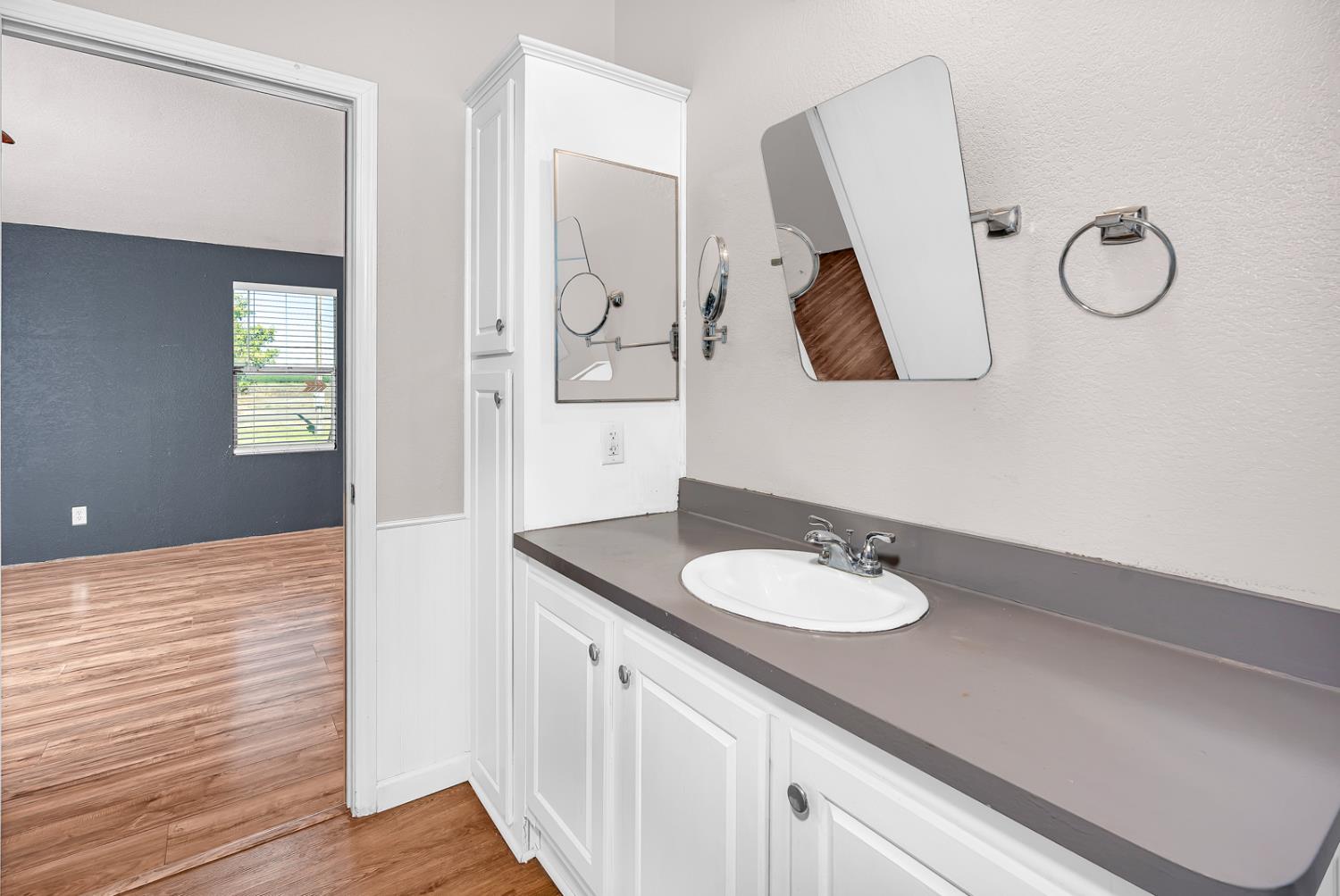 17568 Clement Ave, Dos Palos, CA 93620