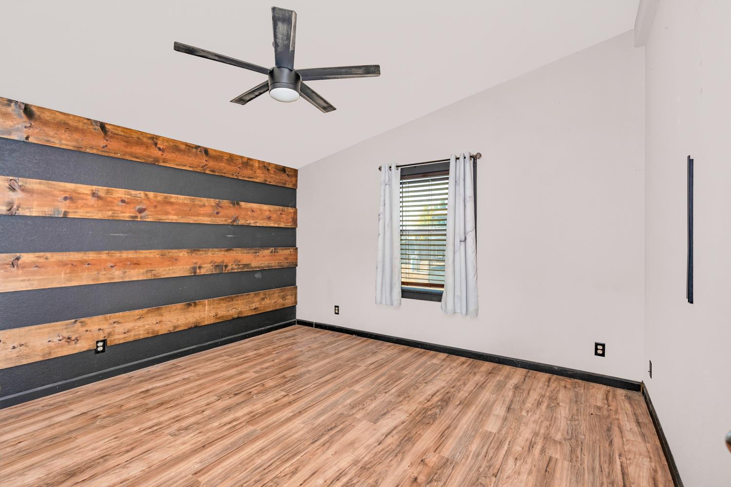 17568 Clement Ave, Dos Palos, CA 93620