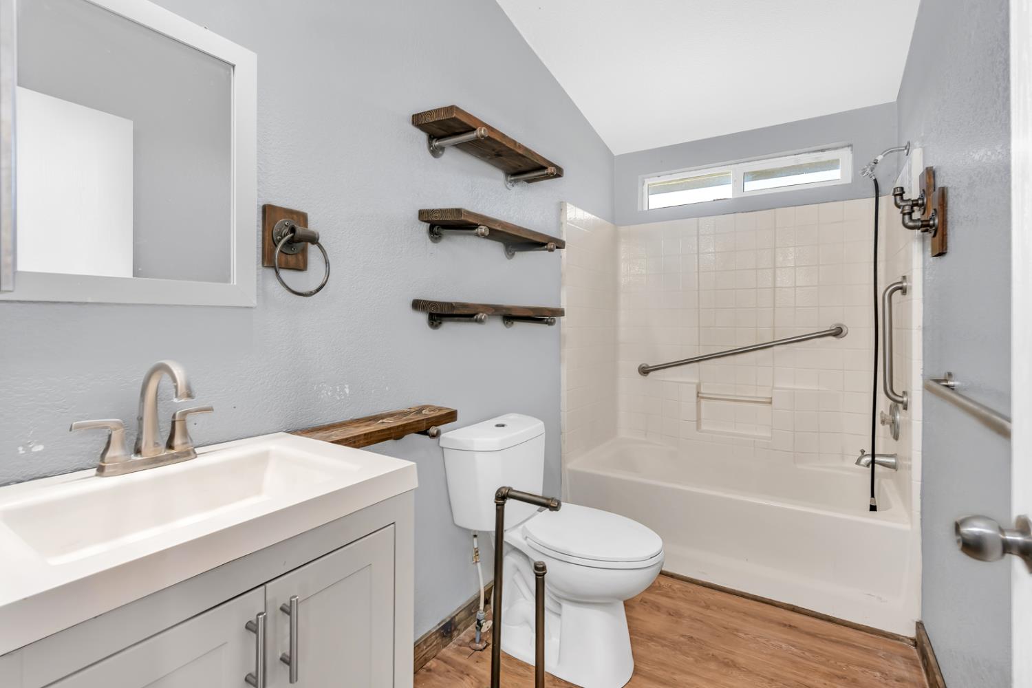 17568 Clement Ave, Dos Palos, CA 93620