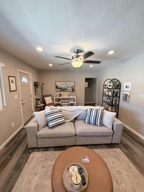 1234 Stanislaus St, Escalon, CA 95320