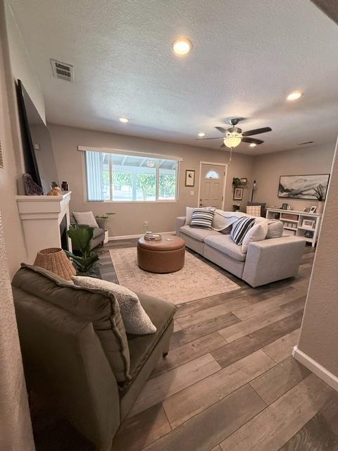 1234 Stanislaus St, Escalon, CA 95320