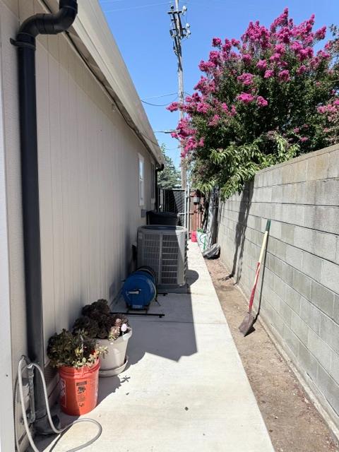 1234 Stanislaus St, Escalon, CA 95320
