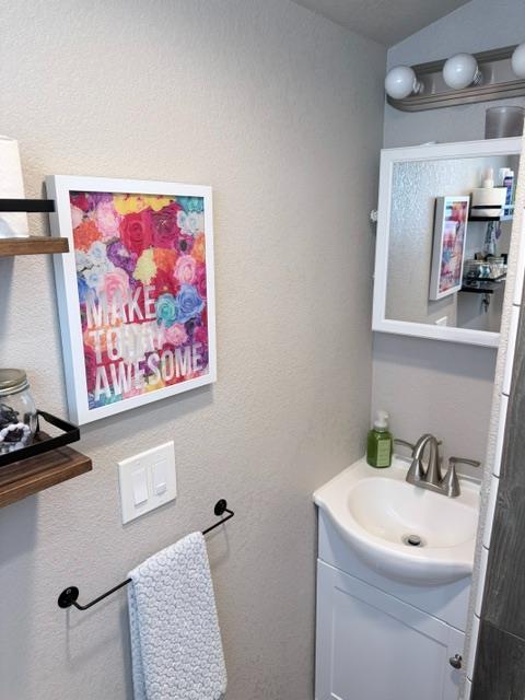 1234 Stanislaus St, Escalon, CA 95320