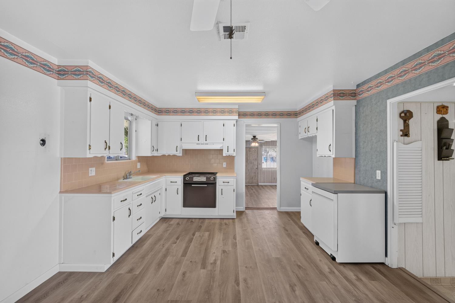 1163 Santa Lea St, Los Banos, CA 93635