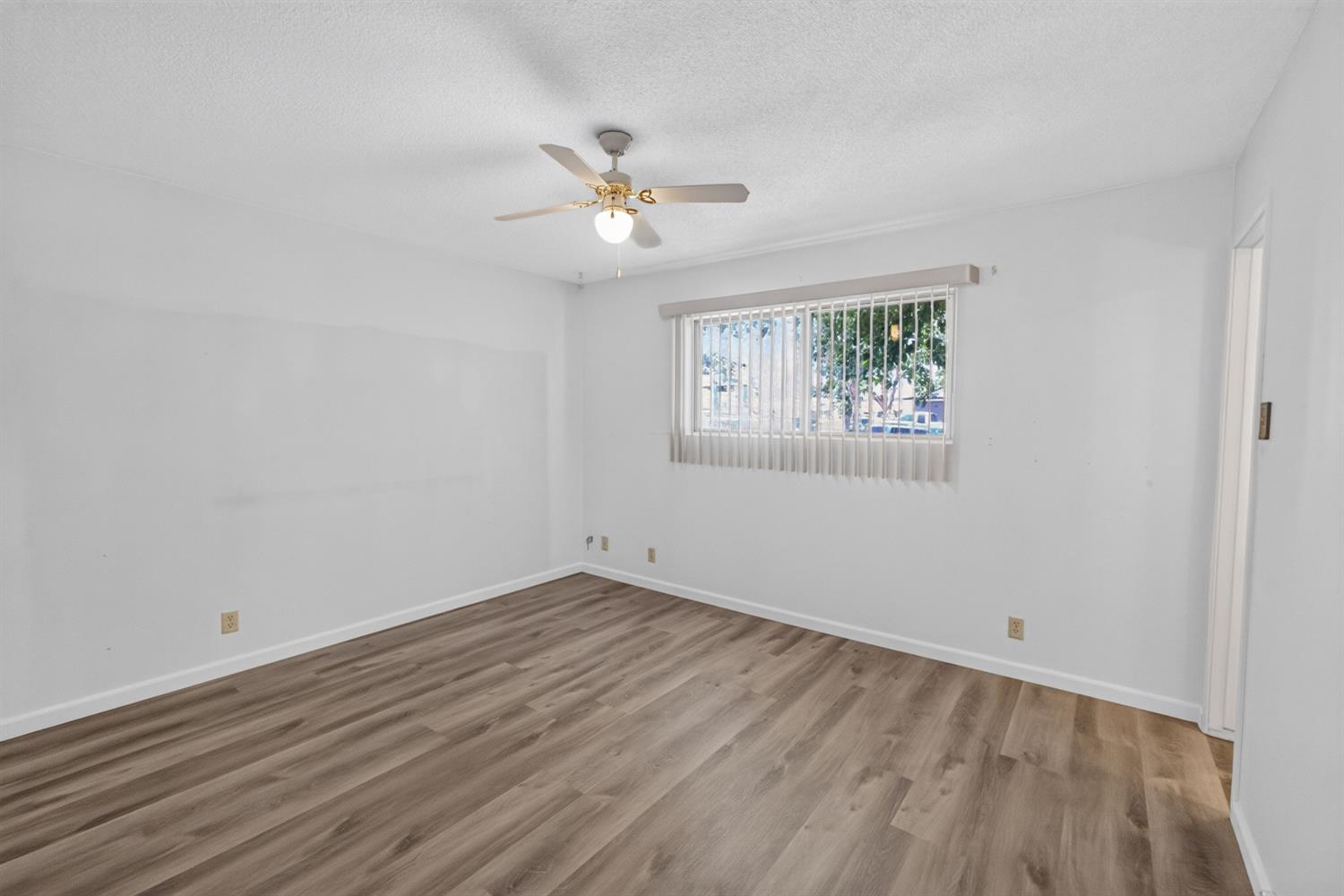 1163 Santa Lea St, Los Banos, CA 93635