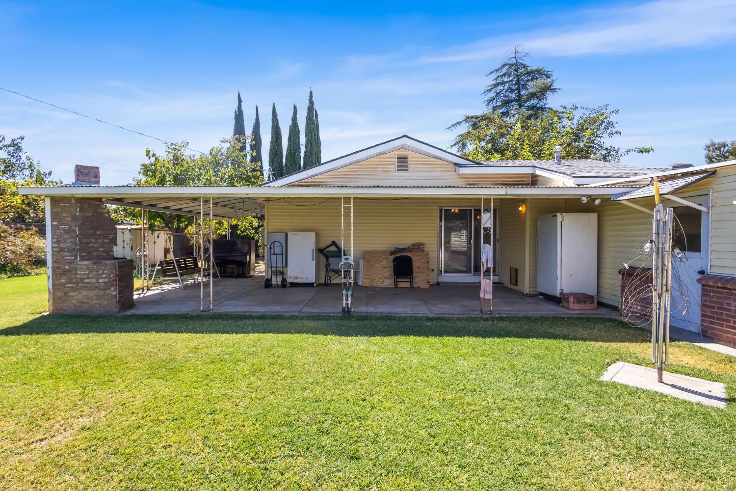 1163 Santa Lea St, Los Banos, CA 93635