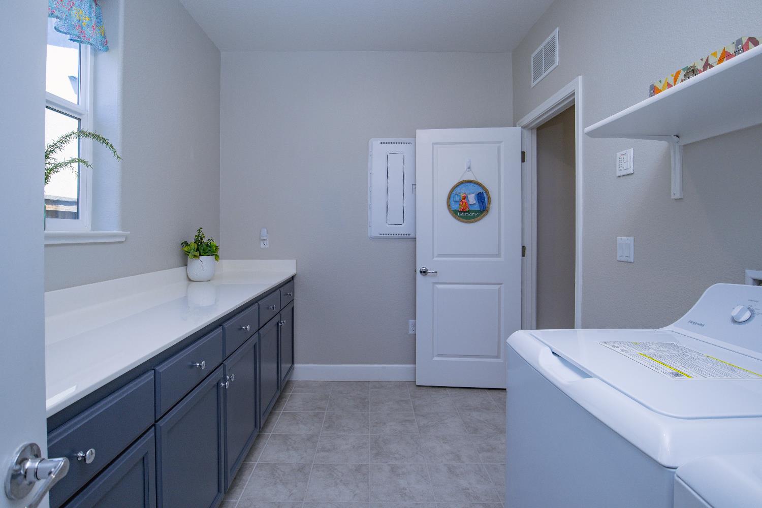 484 Pinehurst St, Manteca, CA 95336