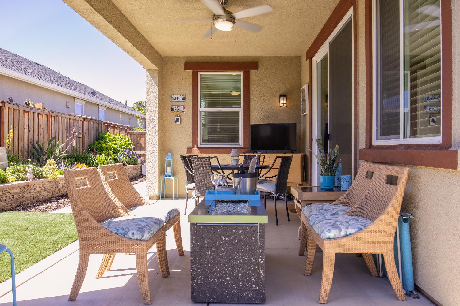 484 Pinehurst St, Manteca, CA 95336