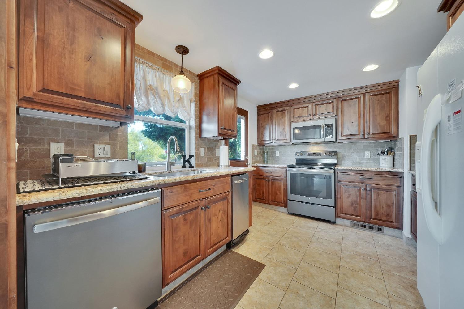 743 Sandy Bar Dr, Copperopolis, CA 95228