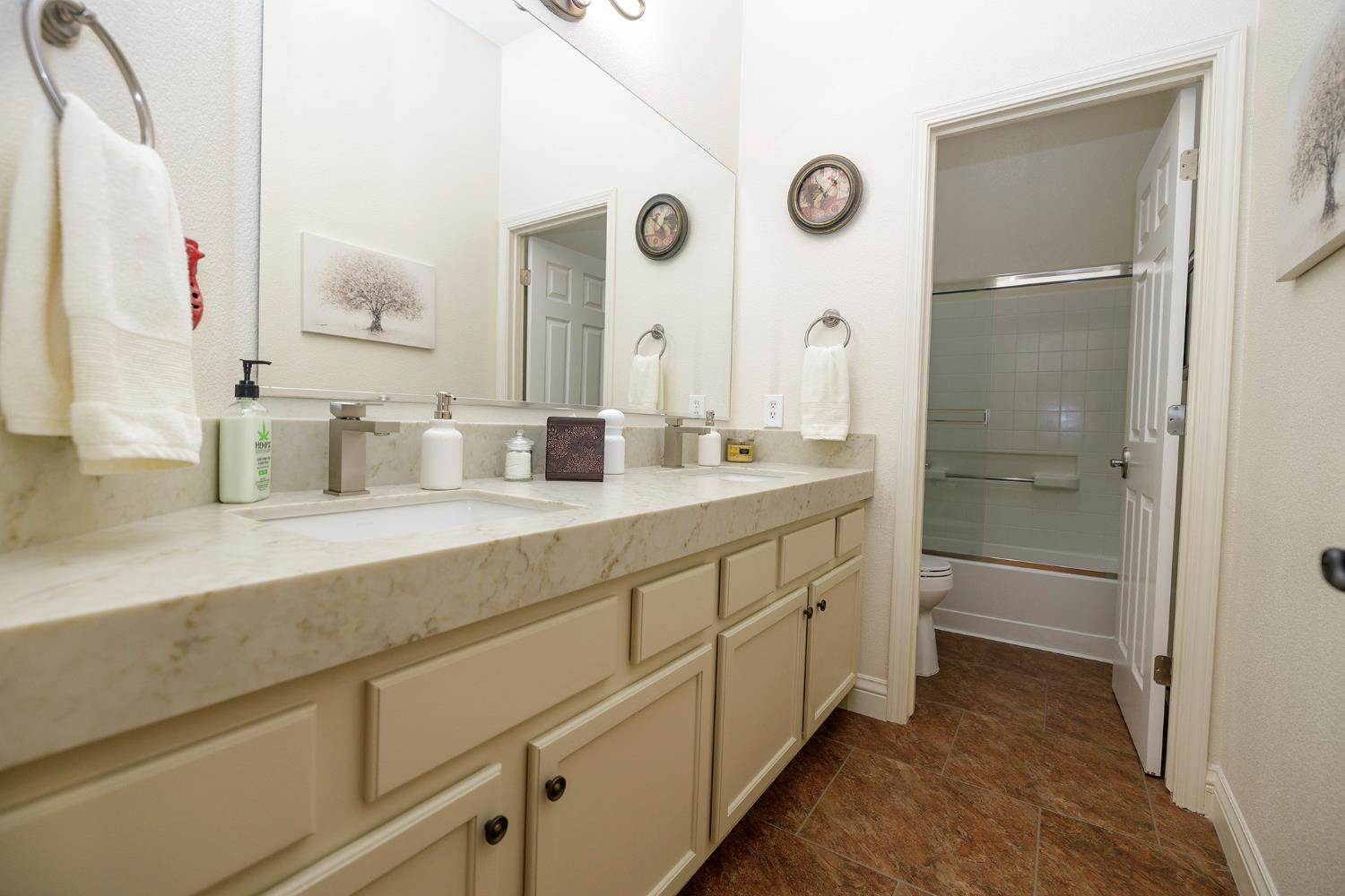 3224 Clearview Ct, Modesto, CA 95355
