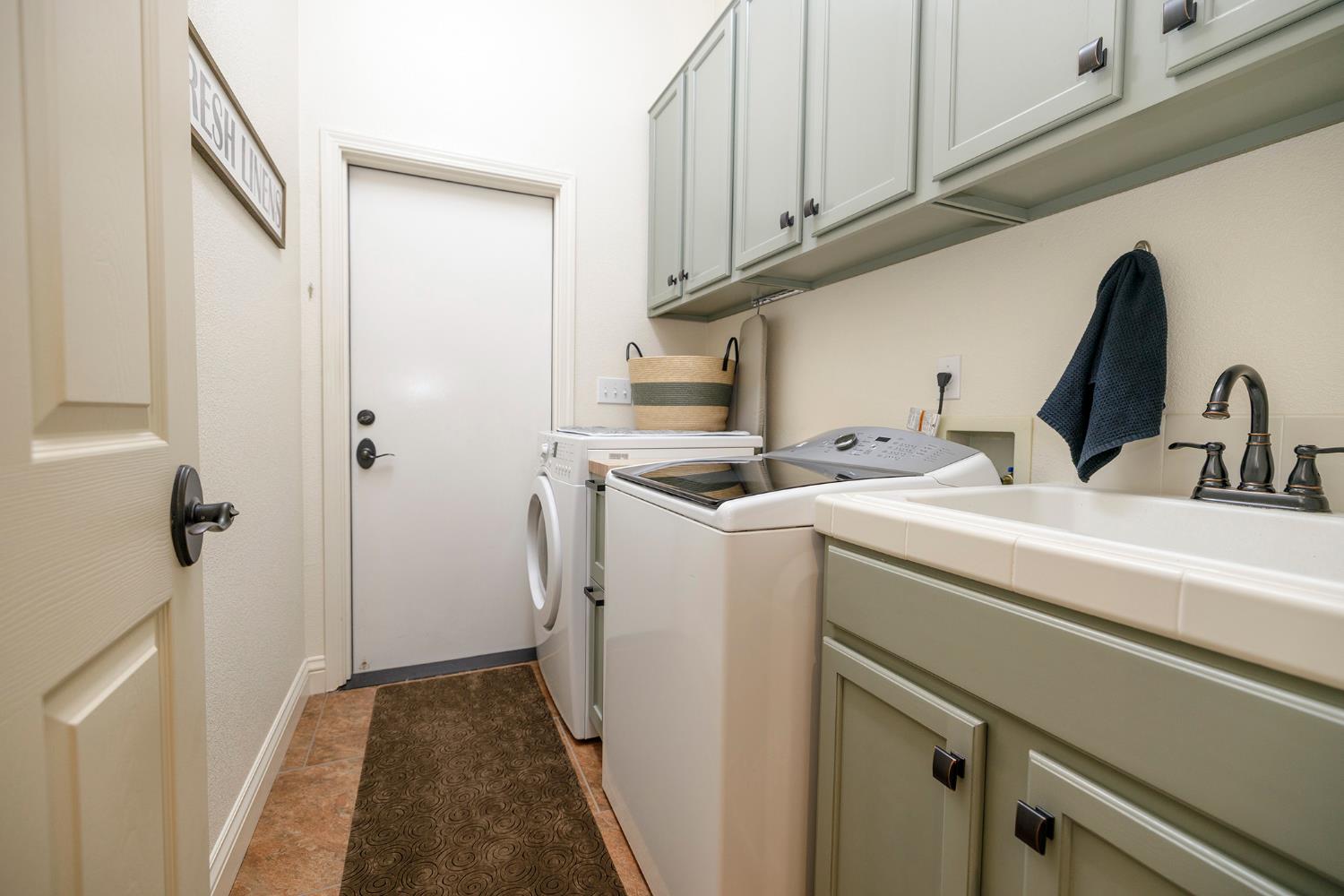 3224 Clearview Ct, Modesto, CA 95355