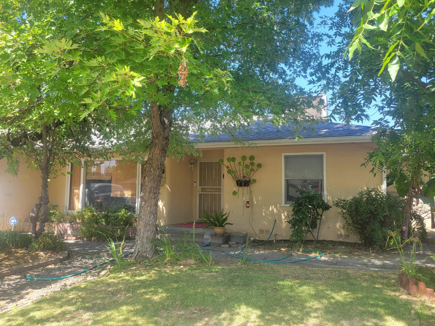 514 Fairview Ave, Madera, CA 93637