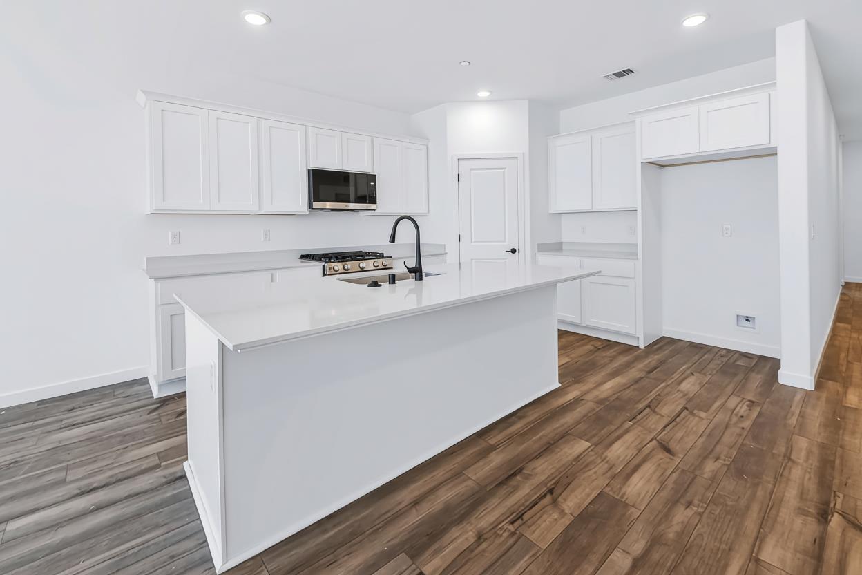 617 Victoria Ave #201, Chowchilla, CA 93610