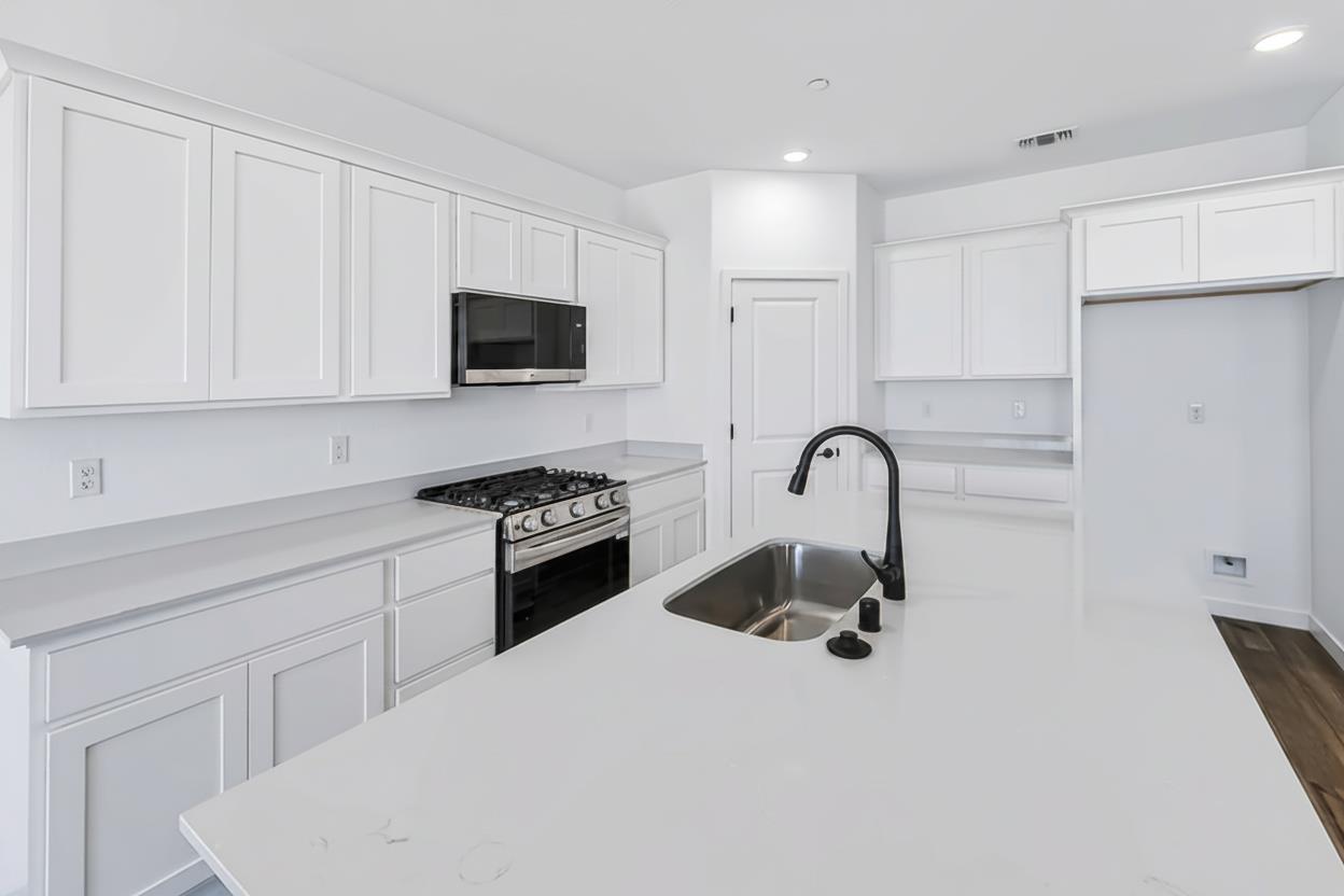 617 Victoria Ave #201, Chowchilla, CA 93610