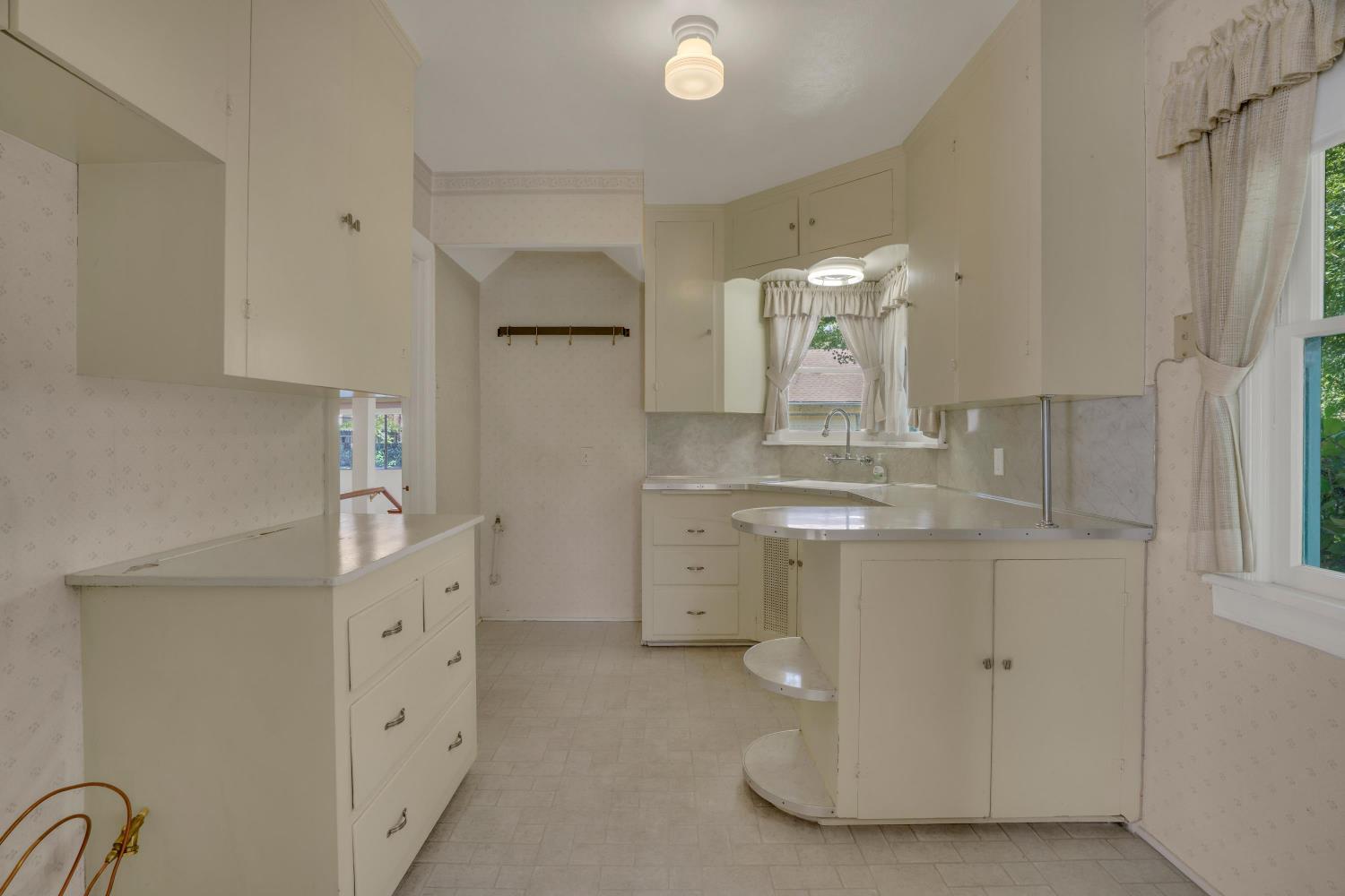 1121 Yosemite St, Turlock, CA 95380
