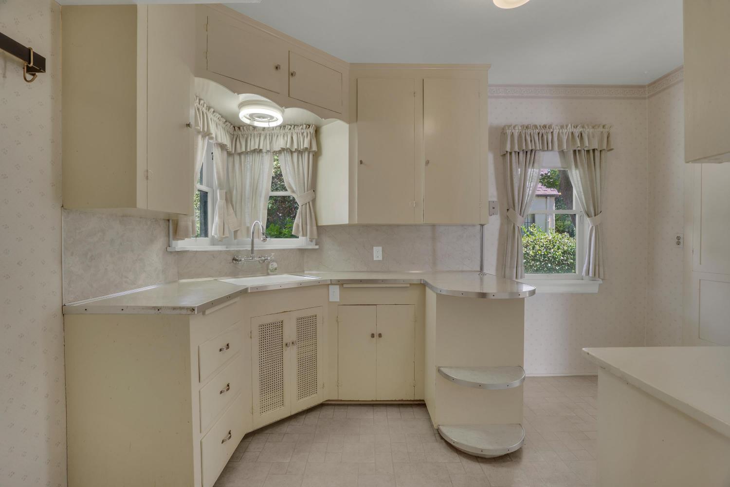 1121 Yosemite St, Turlock, CA 95380