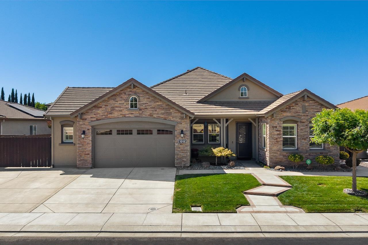 1018 Glen Abbey Dr, Manteca, CA 95336