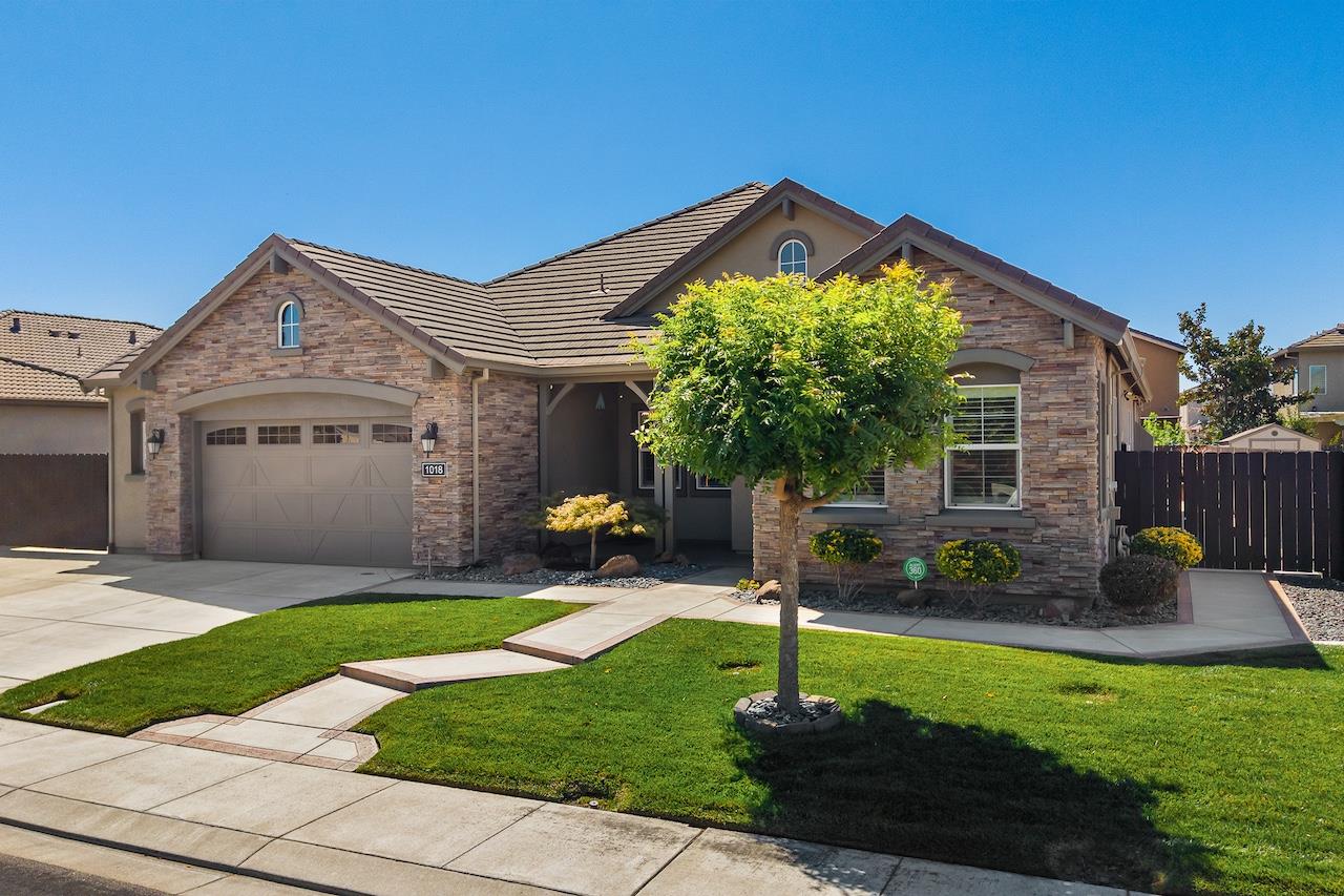 1018 Glen Abbey Dr, Manteca, CA 95336