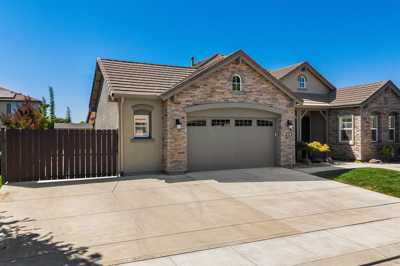 1018 Glen Abbey Dr, Manteca, CA 95336