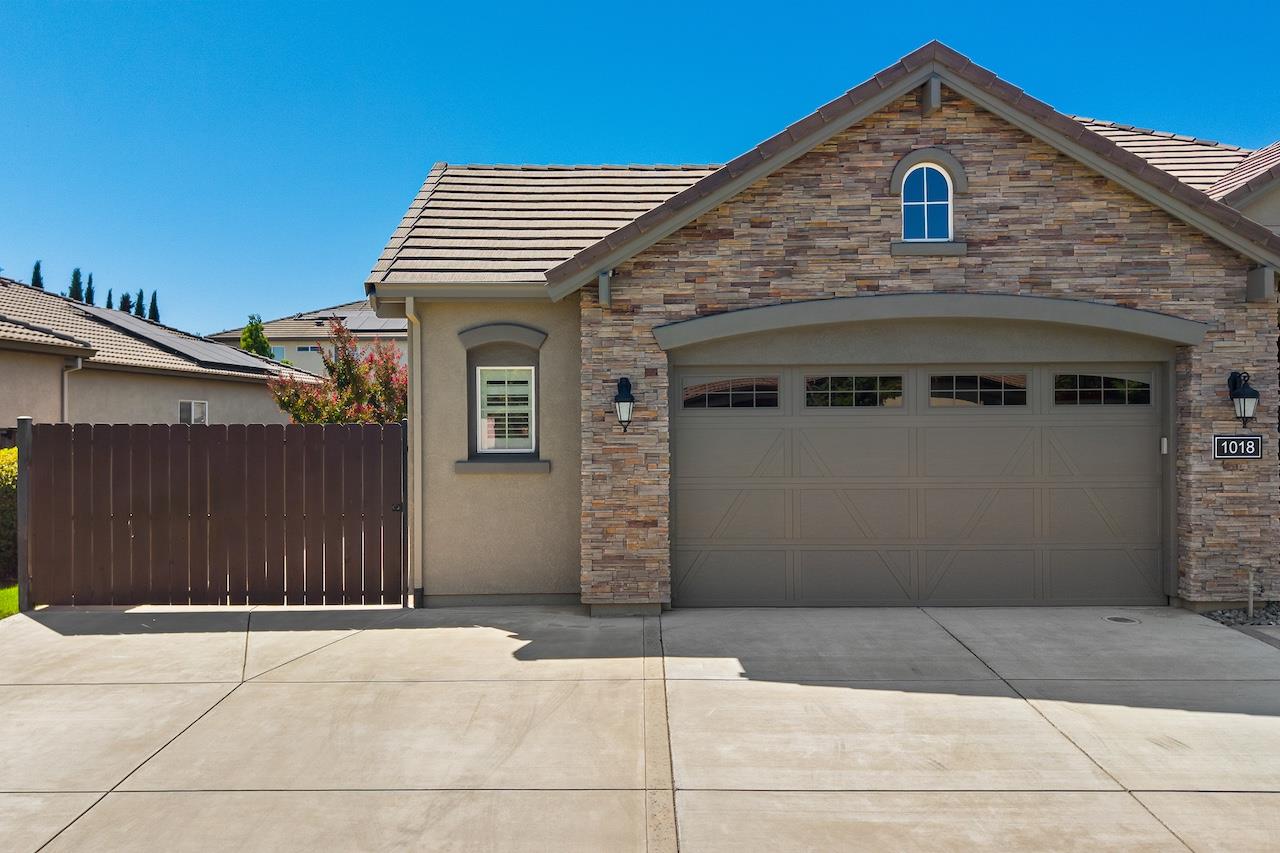 1018 Glen Abbey Dr, Manteca, CA 95336