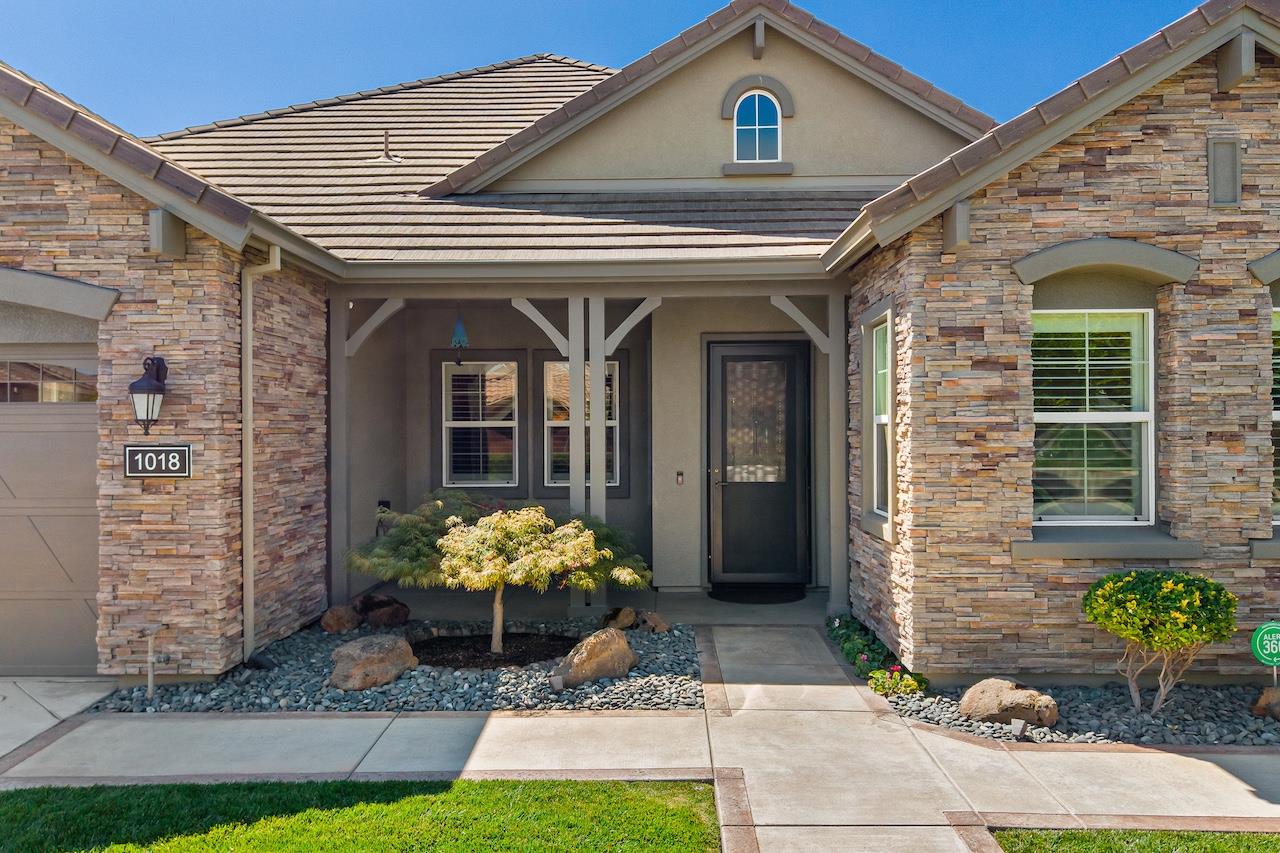 1018 Glen Abbey Dr, Manteca, CA 95336