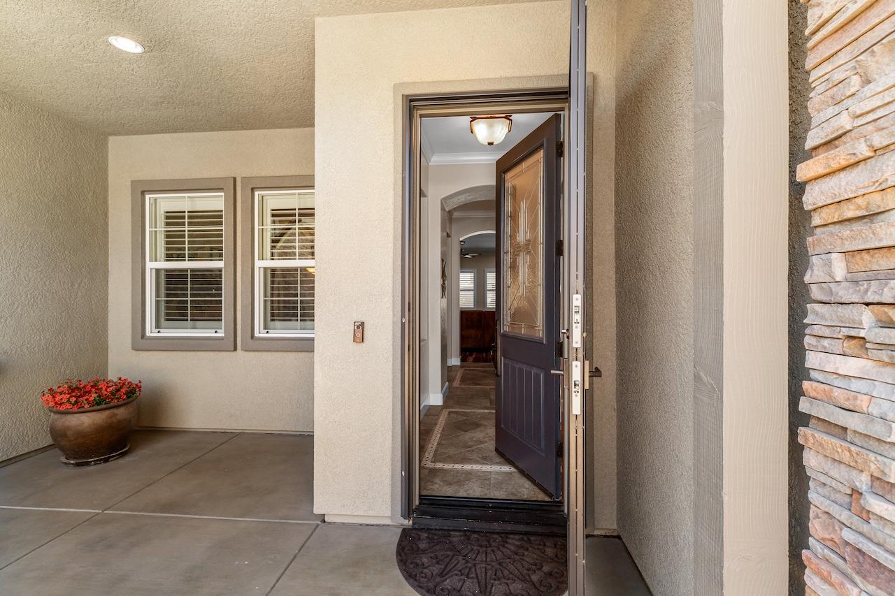 1018 Glen Abbey Dr, Manteca, CA 95336