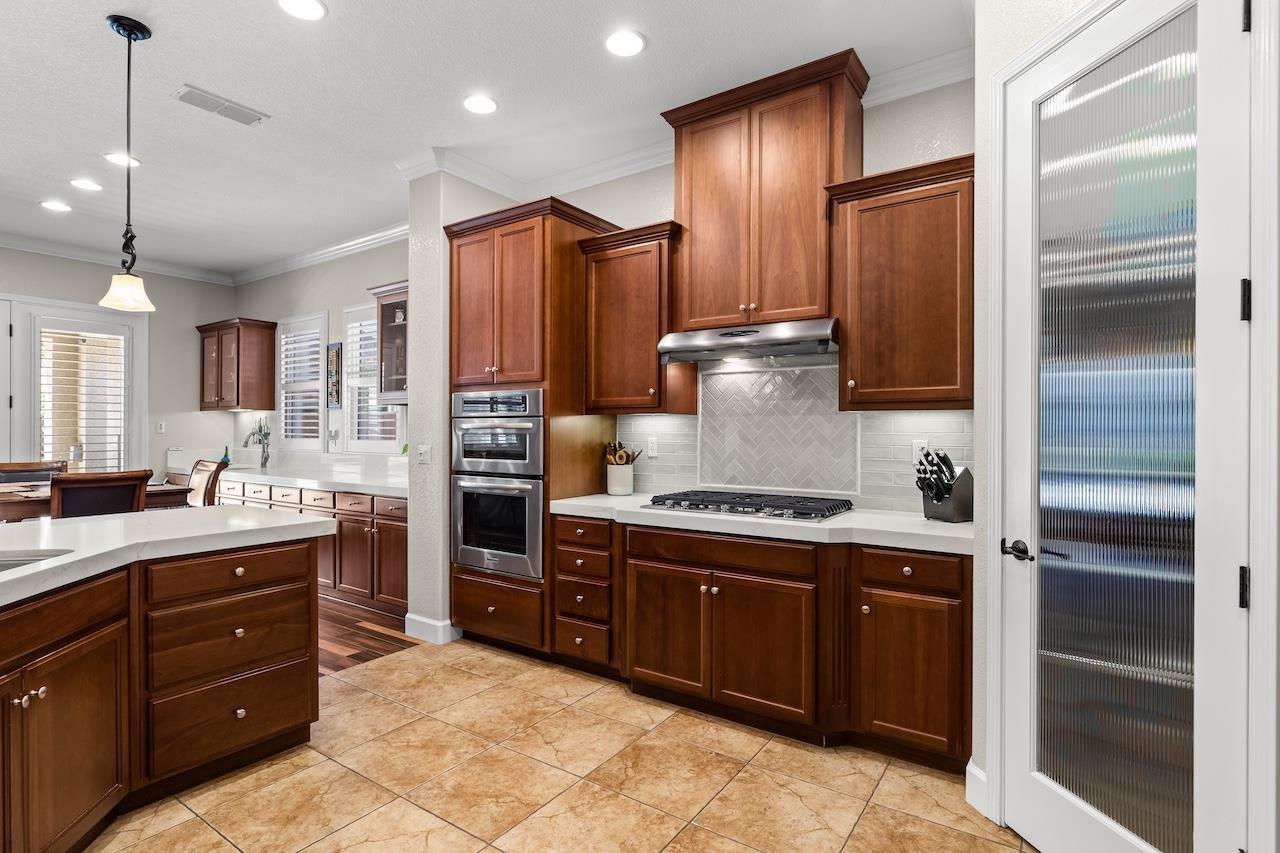 1018 Glen Abbey Dr, Manteca, CA 95336
