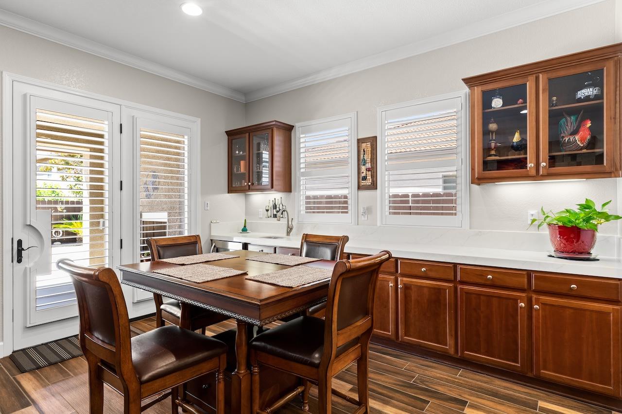 1018 Glen Abbey Dr, Manteca, CA 95336