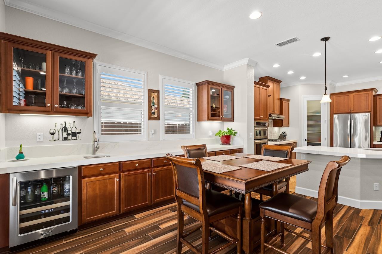1018 Glen Abbey Dr, Manteca, CA 95336