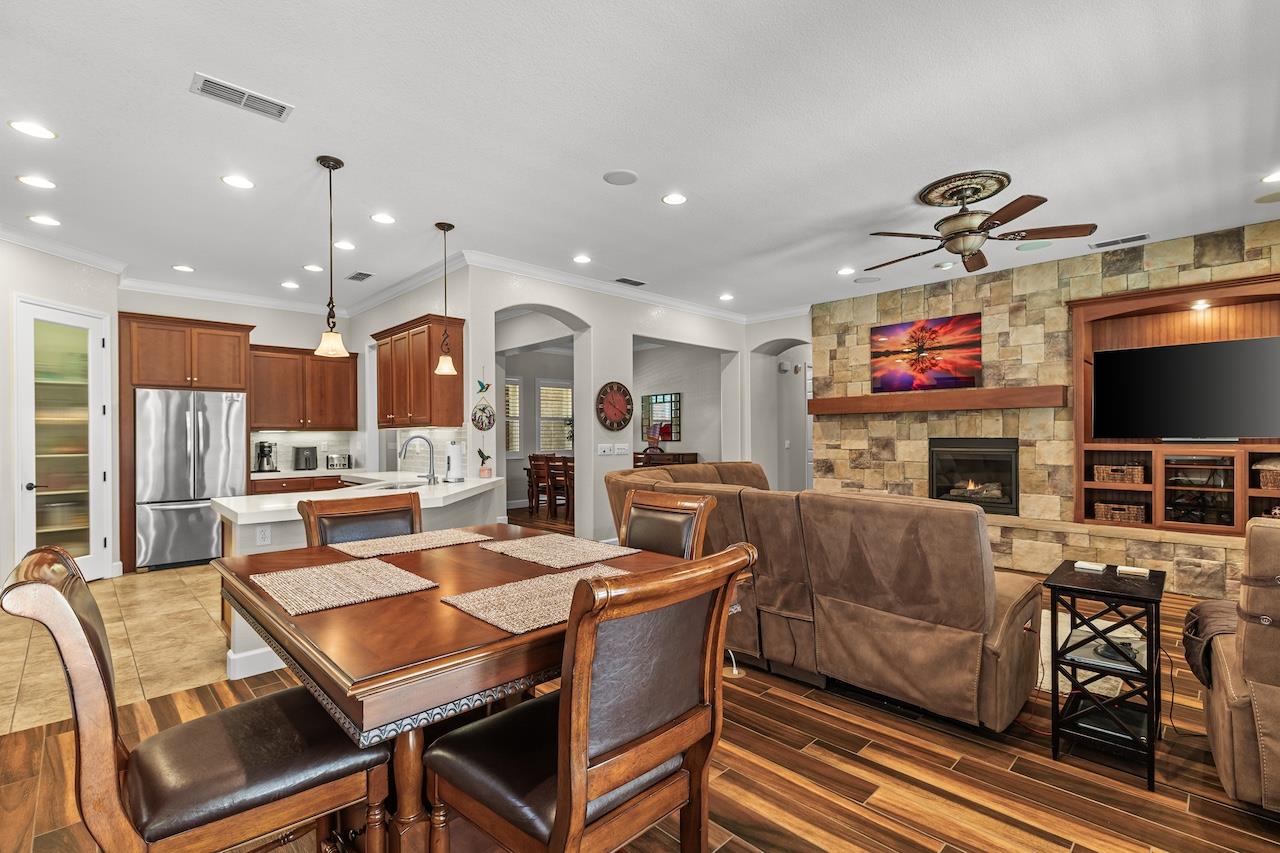 1018 Glen Abbey Dr, Manteca, CA 95336