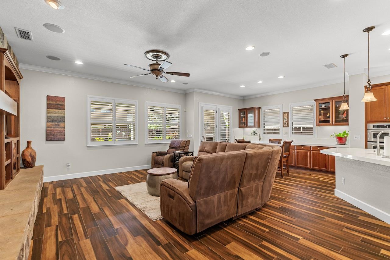 1018 Glen Abbey Dr, Manteca, CA 95336