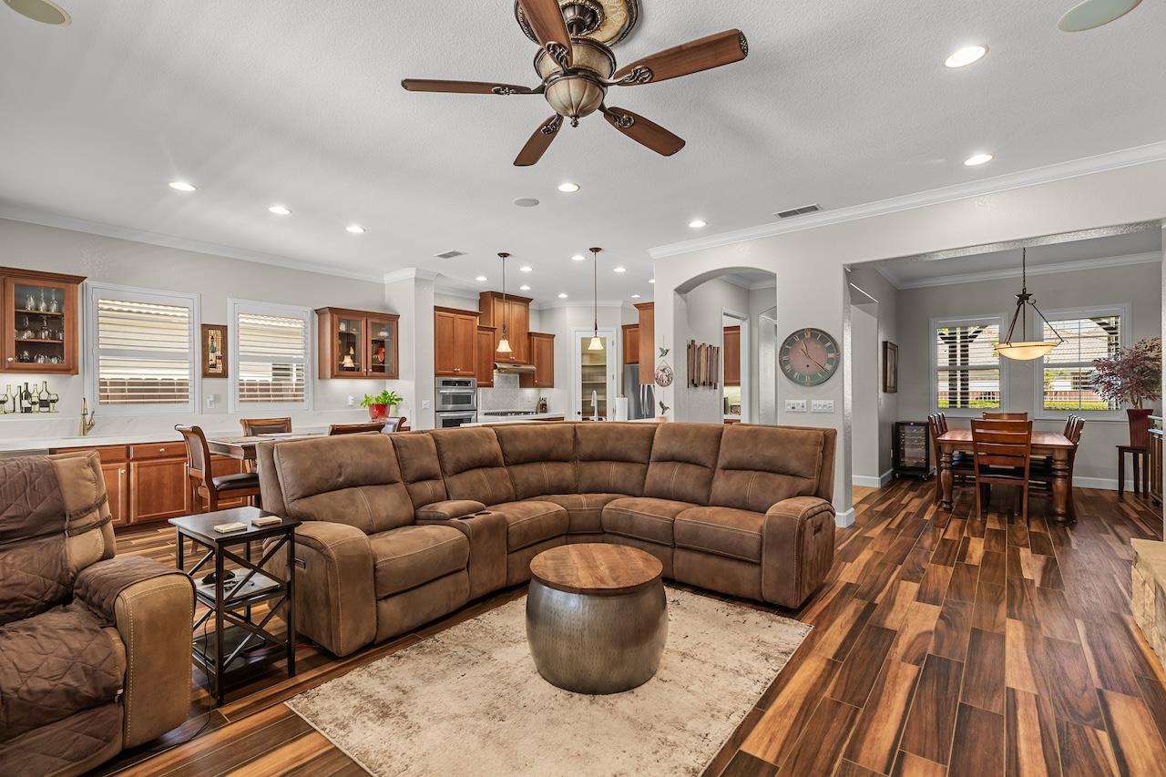 1018 Glen Abbey Dr, Manteca, CA 95336