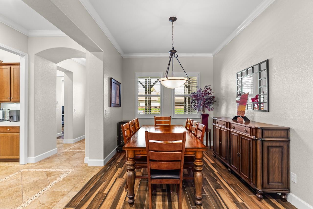 1018 Glen Abbey Dr, Manteca, CA 95336