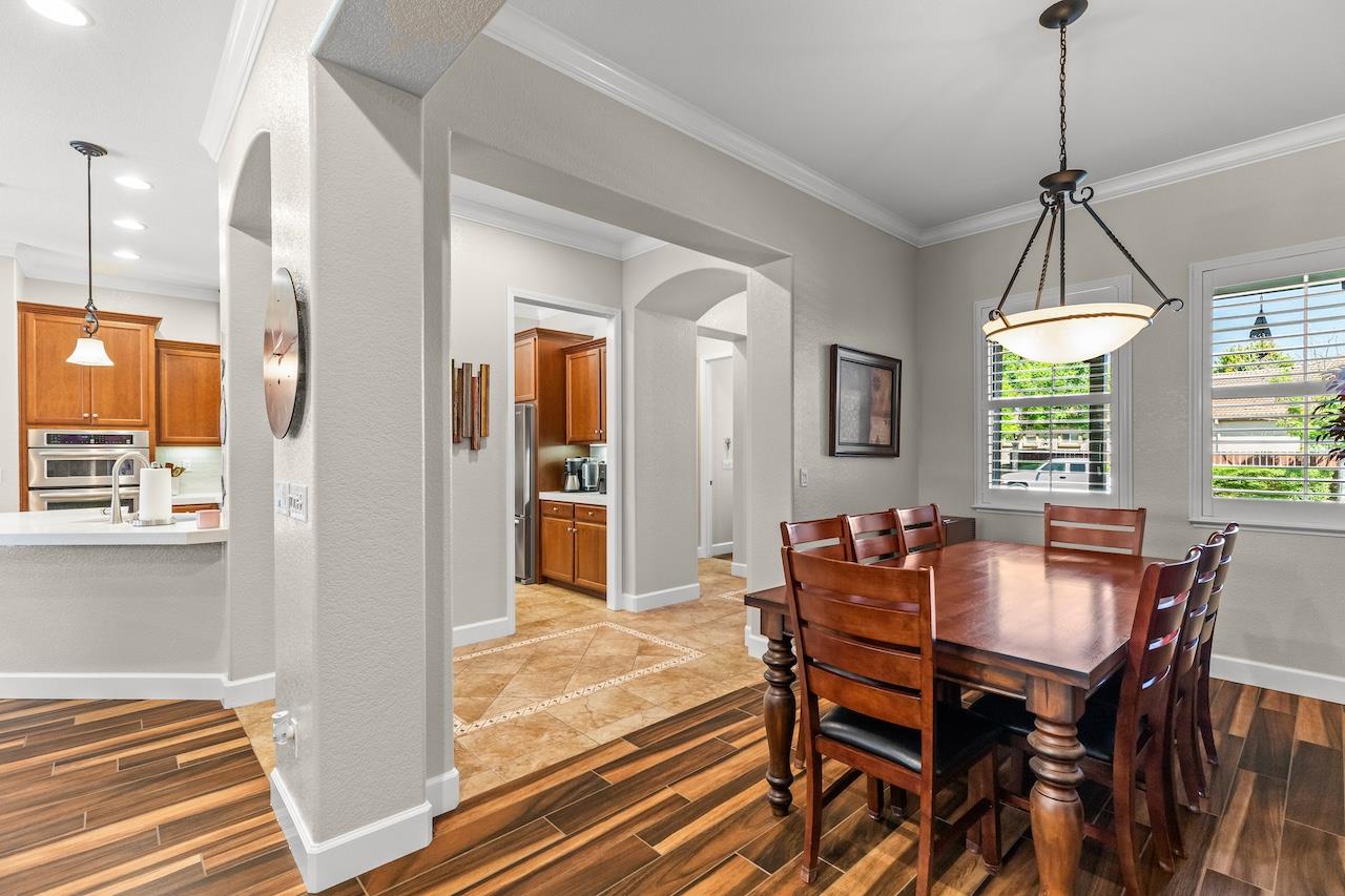 1018 Glen Abbey Dr, Manteca, CA 95336