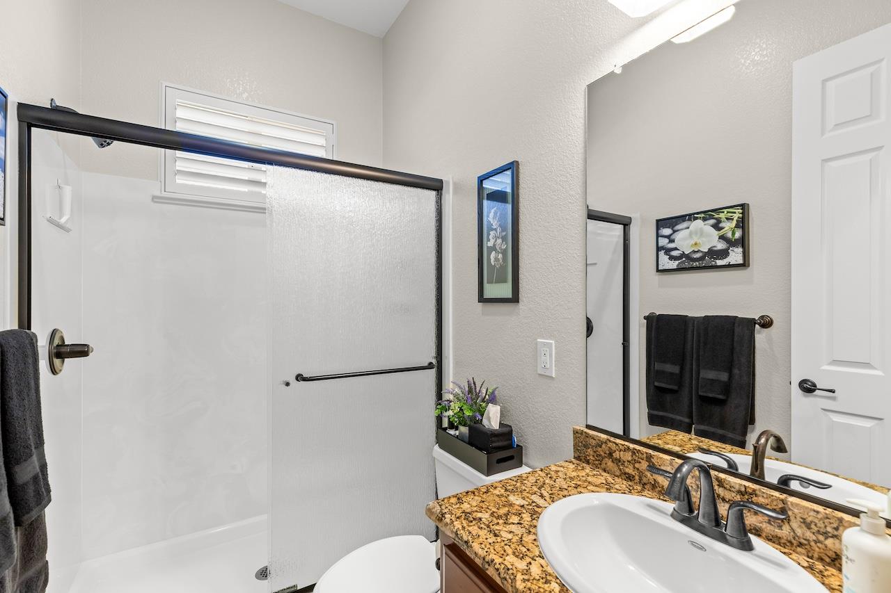 1018 Glen Abbey Dr, Manteca, CA 95336