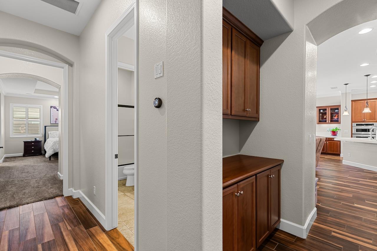1018 Glen Abbey Dr, Manteca, CA 95336