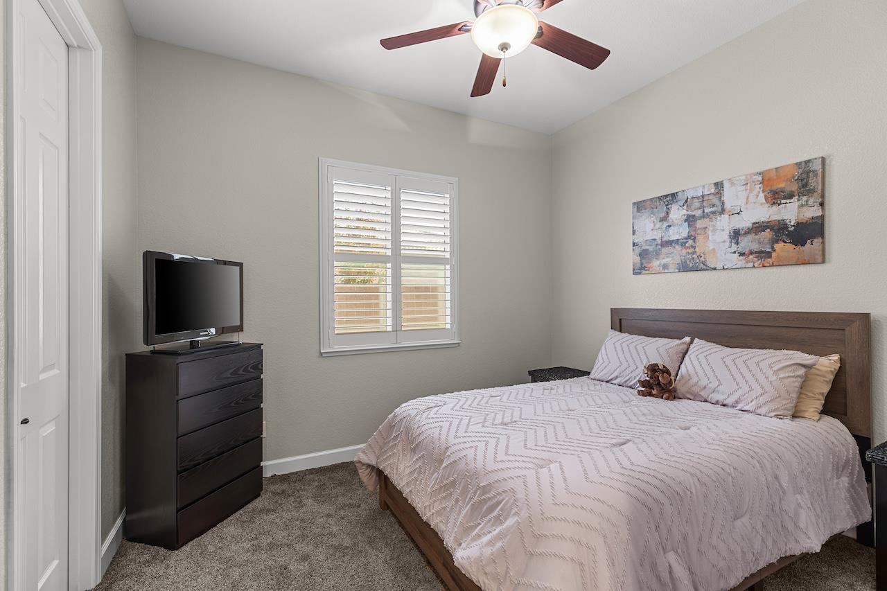 1018 Glen Abbey Dr, Manteca, CA 95336