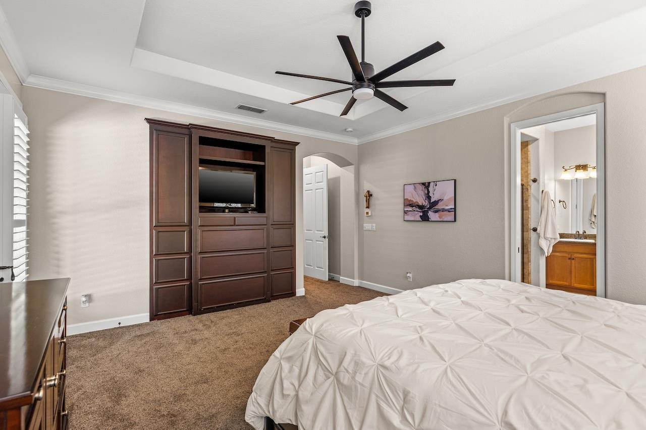 1018 Glen Abbey Dr, Manteca, CA 95336