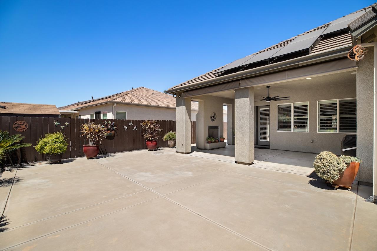 1018 Glen Abbey Dr, Manteca, CA 95336