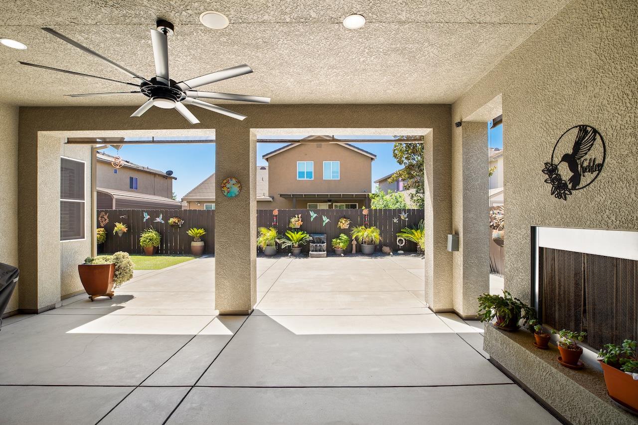 1018 Glen Abbey Dr, Manteca, CA 95336