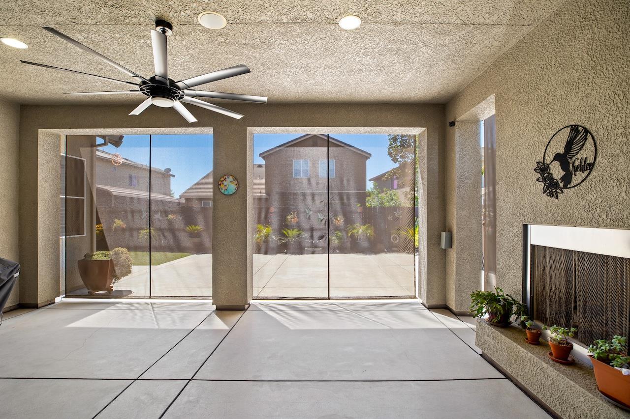 1018 Glen Abbey Dr, Manteca, CA 95336