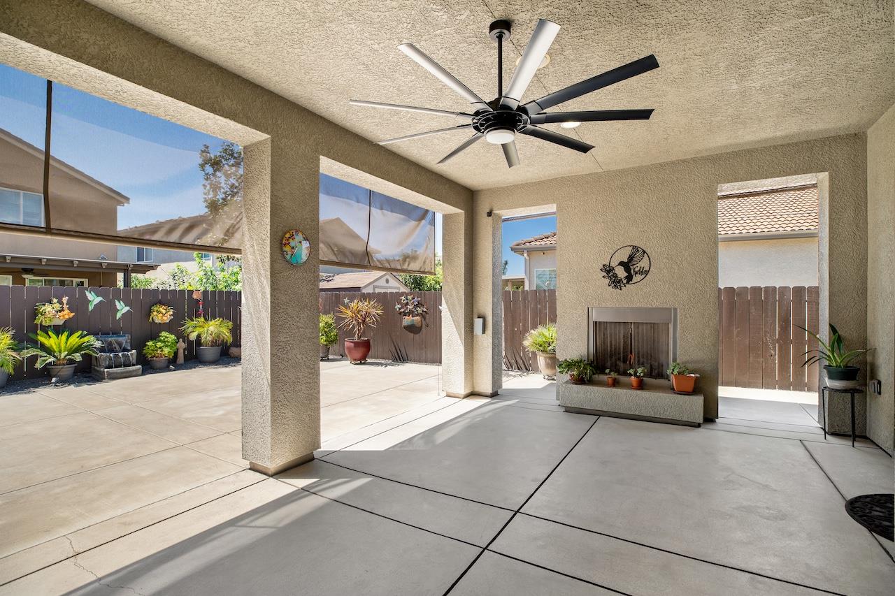 1018 Glen Abbey Dr, Manteca, CA 95336