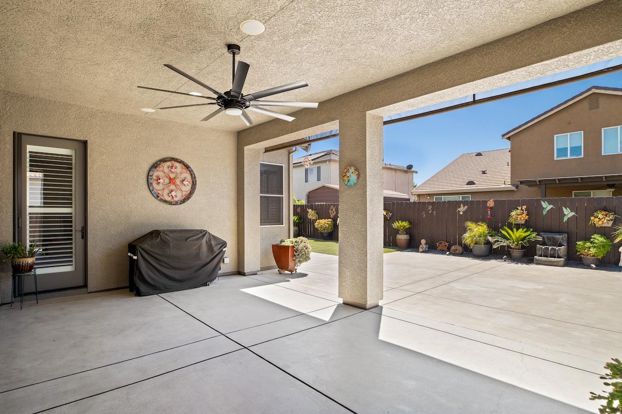 1018 Glen Abbey Dr, Manteca, CA 95336