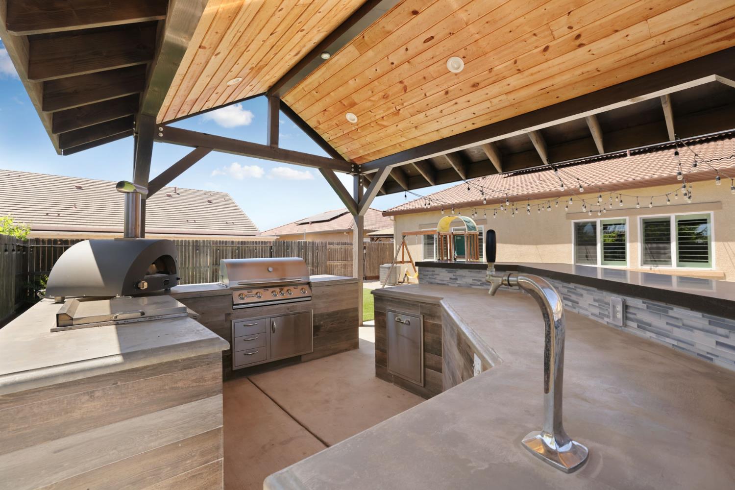 428 Pendragon, Manteca, CA 95337