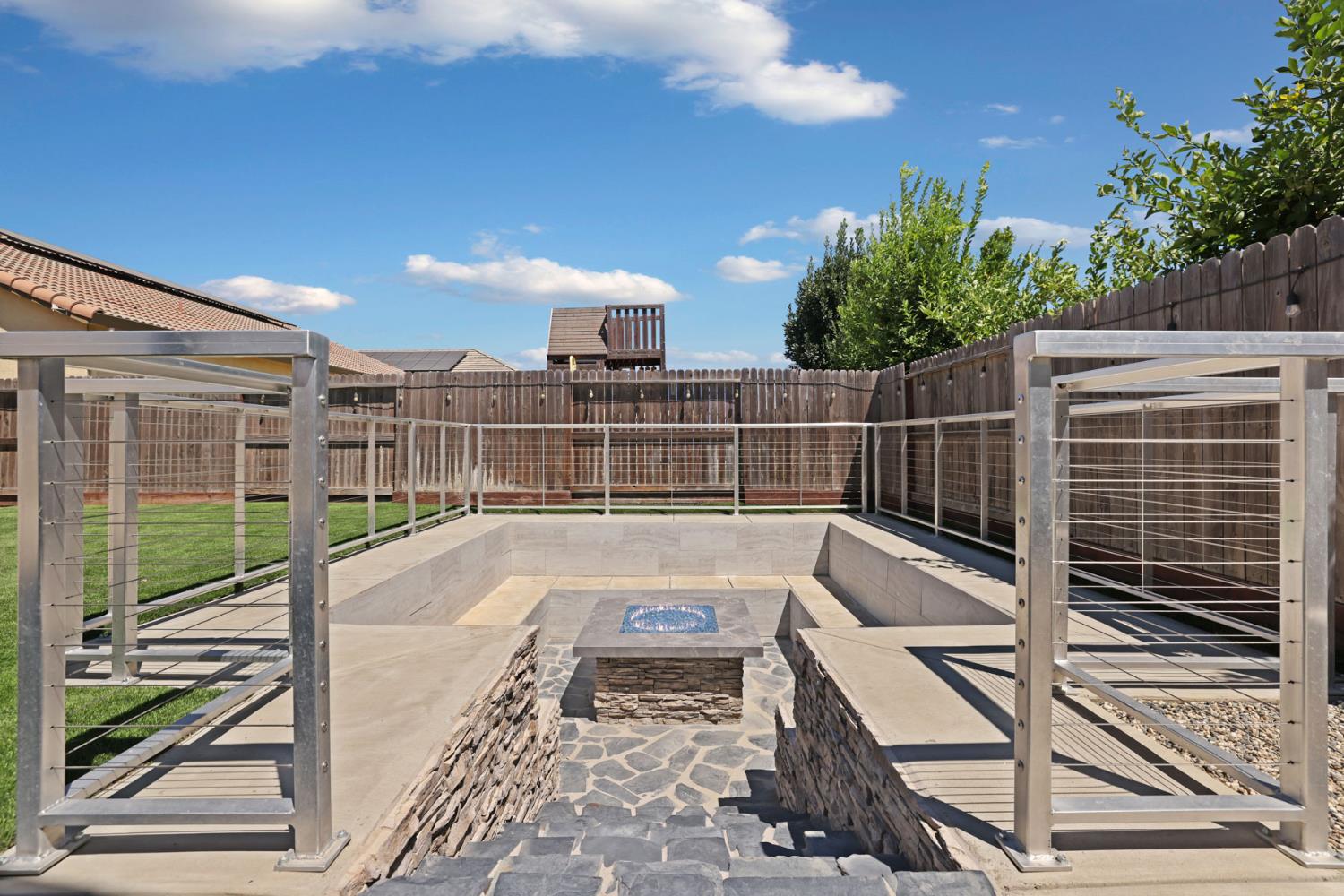 428 Pendragon, Manteca, CA 95337