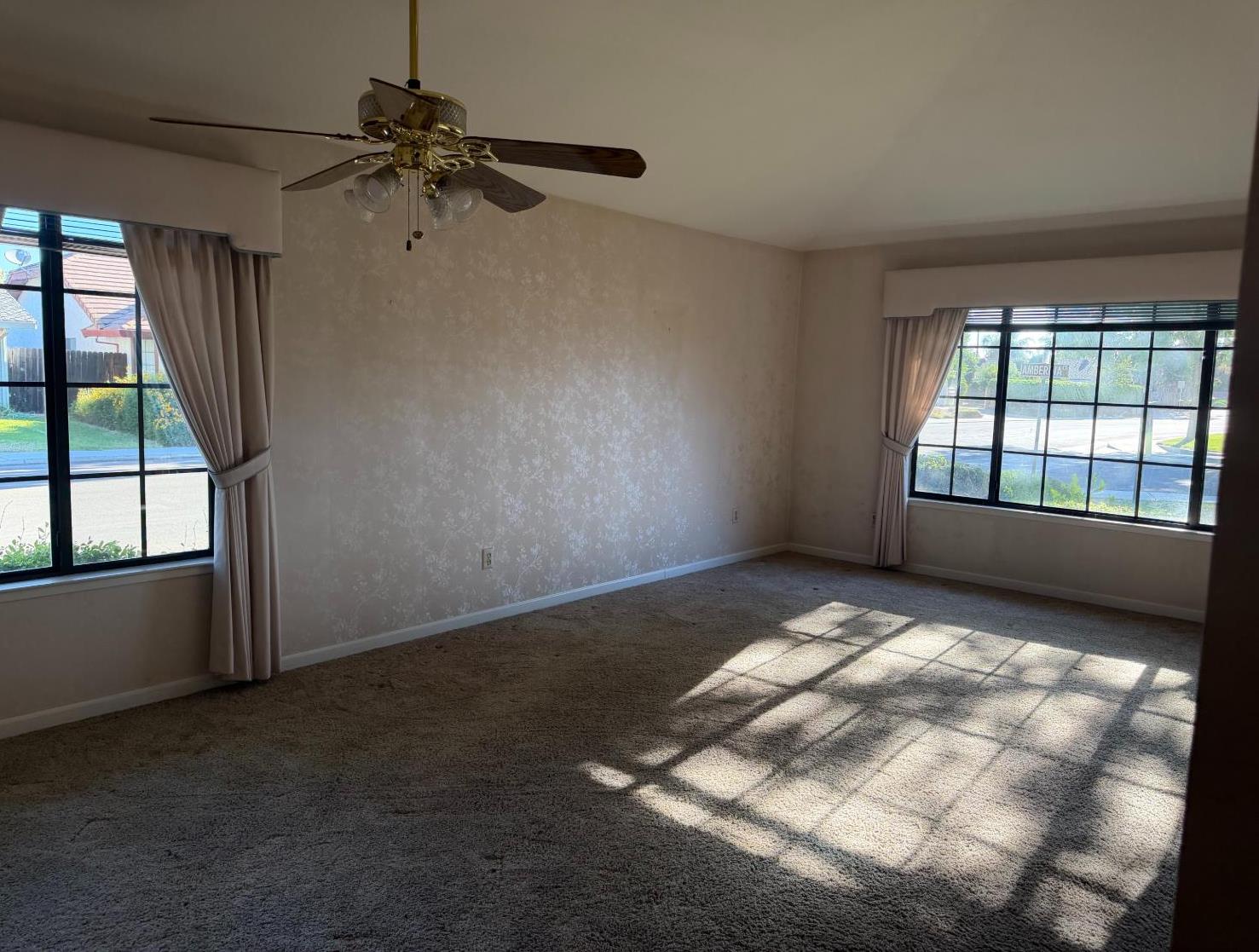 575 Amberina Dr, Patterson, CA 95363